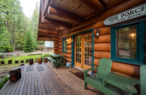 Glacier Cabin | Snowline Cabin #10 - Log Cabining At Its Best. Free WI-FI!