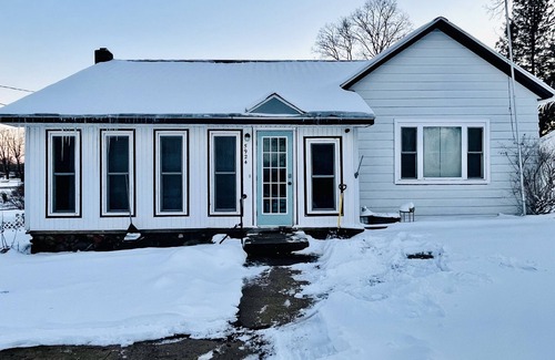 Elmira House | Snowmobile/ATV and Ski resorts all short distance