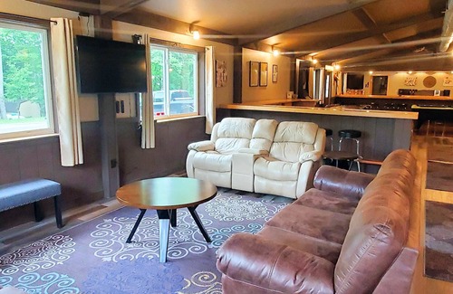 Pickerel House | Snowmobile/ATV/Fishing/Boating Bunkhouse