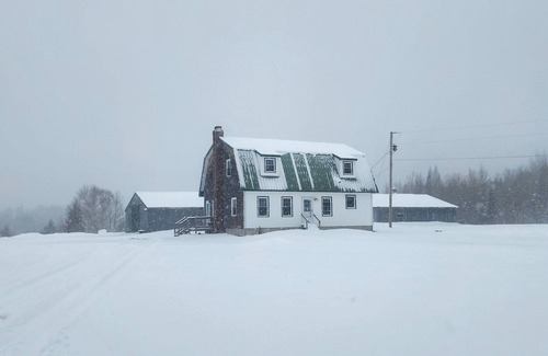 Stewartstown House | Snowmobiling & Fourwheelering right out on the main trail