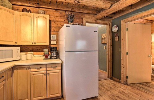 Knik-Fairview Cottage | 'snowshoe Cabin' w/Gas Grill: Fish & Hike!