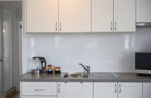 Willow Vale Apartment | Snug 1-Bed with Charming Deck Seating