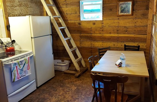 St. Anthony House | Snug and Cozy Hideaway is close to National Parks, BYU Idaho, and River Beach