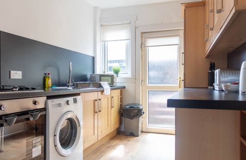 Bathgate House | Snug Modern Home in Bathgate