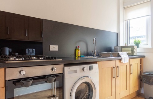 Bathgate House | Snug Modern Home in Bathgate