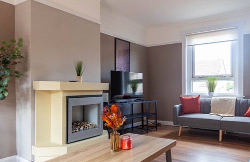 Bathgate House | Snug Modern Home in Bathgate