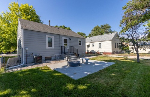 Central - Terry House | Snug, neighborly home perfect for your small group