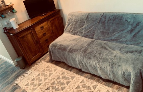 Dunmow Apartment | Snug @ Stansted, Parking, Car Cleaning, EV Charging, 10min Airport Run