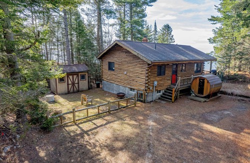 Manistique Cabin | Snug UP: On Lake Michigan Perfect Couples Getaway!