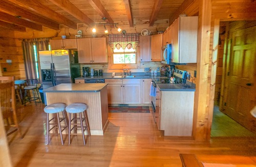 Buck Mountain Cabin | Soak Under the Stars: Hot Tub + Fall Foliage Views @ A Heavenly View