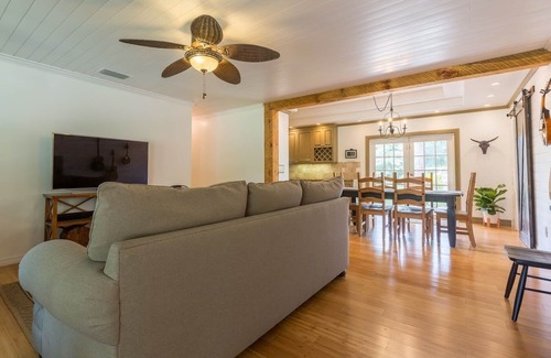 Jupiter Farms House | Soak Up Sunny FL Vibes at this Rad Ranch House