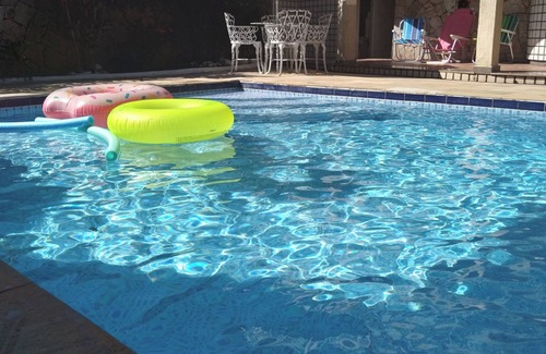 Cachoeiras de Macacu House | Soap opera house, sun and pool.