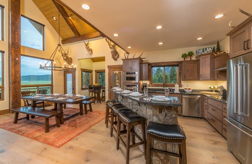 Island Park Cabin | Soaring Eagle Lodge is Spacious with Stunning Views
