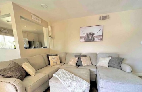 Whittier House | SoCal Pool House central to many of the the world’s greatest amusement parks!!