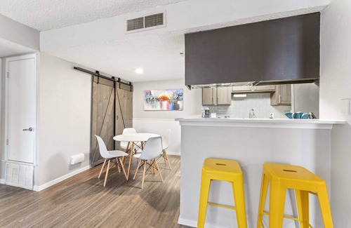 Pleasant Valley Apartment | SoCo 2BR corner suite w/pool, king bed, fast WiFi