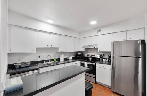 Travis Heights Apartment | SOCO Green House | Sleeps 6 | Free Pkg | Downtown