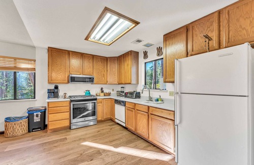 Tahoe National Forest House | Soda Springs Cabin, Less Than 1 Mile to the Slopes