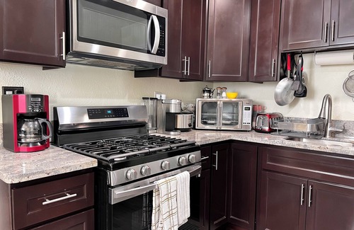 Inglewood House | SoFi/Hollywood/LAX: Cozy 2BR Destination in Inglewood