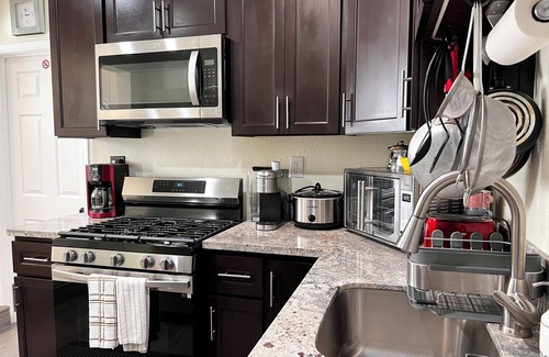 Inglewood House | SoFi/Hollywood/LAX: Cozy 2BR Destination in Inglewood