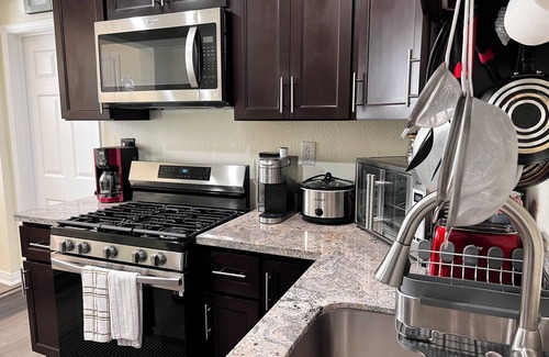 Inglewood House | SoFi/Hollywood/LAX: Cozy 2BR Destination in Inglewood