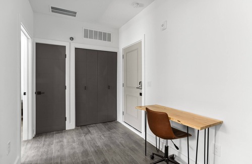 Historic Hyde Park North Apartment | SoHo/Hyde Park Luxury 1 BR Apt