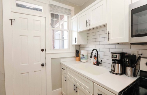 Norfolk Apartment | Sojourn at Colley Manor Unit 3 Sleeps 4