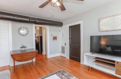 Norfolk Apartment | Sojourn at Colley Manor Unit 3 Sleeps 4