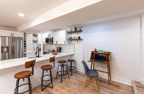 Dupont Circle Condo | Sojourn in DuPont Circle: Modern Meets Historic