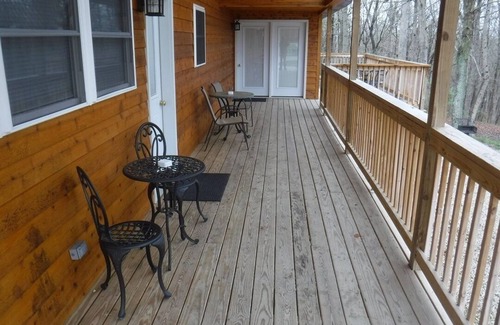 Eckerty Cabin | Solarium Deluxe Cabin 19 Located on Patoka Lake in Southern Indiana