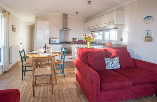 Leiston Apartment | Sole Bay Lodge - sleeps 4 guests in 2 bedrooms