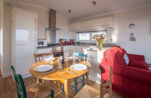 Leiston Apartment | Sole Bay Lodge - sleeps 4 guests in 2 bedrooms