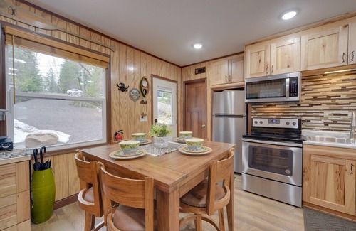 Solon Springs Cabin | Solon Springs Getaway w/Dock & Kayaks!