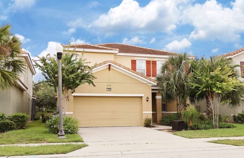 Loughman House | Solterra Resort 5BR Pool Villa