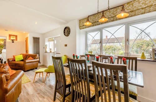 Compton Dundon Cottage | Somerset, detached cottage, large enclosed garden, outdoor dining, pet friendly!