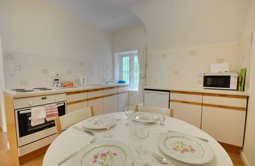 Bournemouth City Centre Cottage | Somerville Coach House 1 - a studio that sleeps 2 guests in 1 bedroom