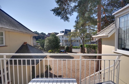 Bournemouth City Centre Cottage | Somerville Coach House 4 - a studio that sleeps 2 guests in 1 bedroom