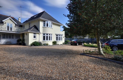 Bournemouth City Centre Cottage | Somerville Coach House 4 - a studio that sleeps 2 guests in 1 bedroom