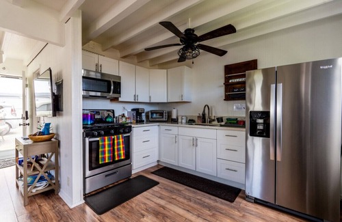 Hilo House | Somewhere Over Rainbow Loft - Hilo NEW