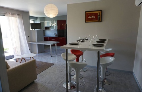 Donzere Cottage | Sommelonge gîte near grignan with private pool
