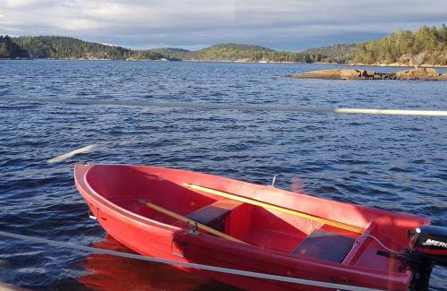 Stre House | Sommerferie egen båt ,jacuzzi, bålpanne og grill,ukesleie i juli