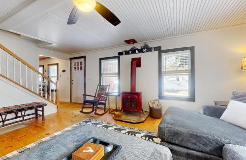 Mount Holly House | SoMoguly