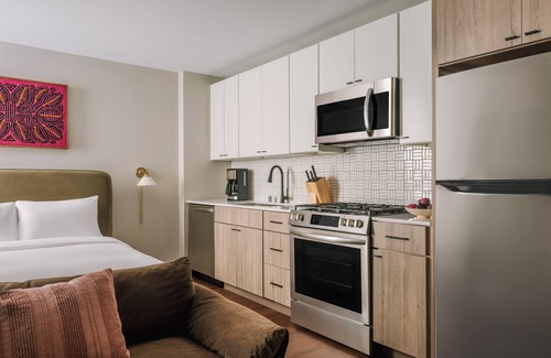 Warehouse District Apartment | Sonder at North Loop Green | Queen Studio Apartment