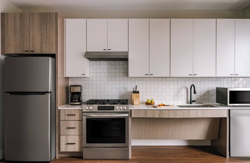 Warehouse District Apartment | Sonder at North Loop Green | Accessible Queen Studio Apartment w/City View
