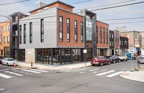 Queen Village Apartment | Sonder The Queen | King Room