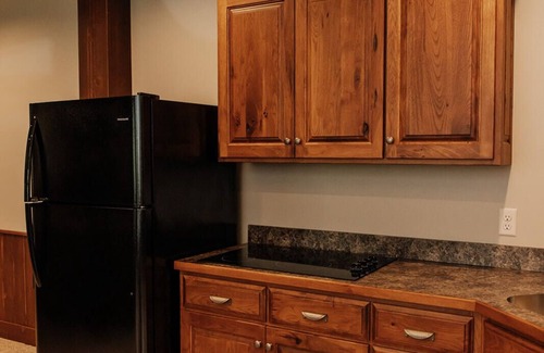 Dundee Cabin | Songbird Serenade Suite: Luxury, Lodge Suite in Amish Country, Ohio