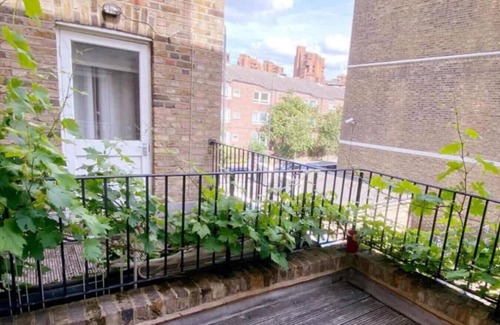 Chelsea Riverside Apartment | Soothing apartment with AC in beautiful London