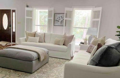 Whitemarsh Island House | Sophisticated and Luxurious Details- Sleeps 18