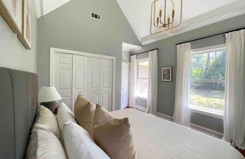 Whitemarsh Island House | Sophisticated and Luxurious Details- Sleeps 18