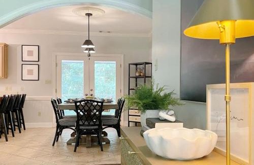 Whitemarsh Island House | Sophisticated and Luxurious Details- Sleeps 18