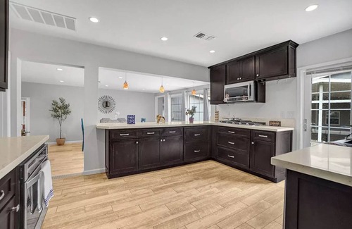 Fullerton House | Sophisticated Stylish Near Disneyland!